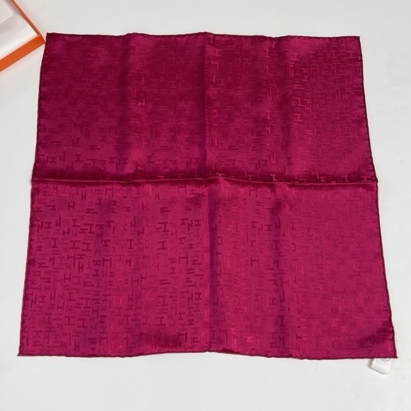 Hermes men’s red pocket square - Picture 6 of 6